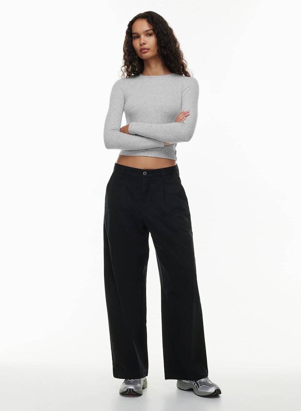 Aritzia TNA 90s Chino Pant Cotton Twill Relaxed Pleated Trousers Black Size 2